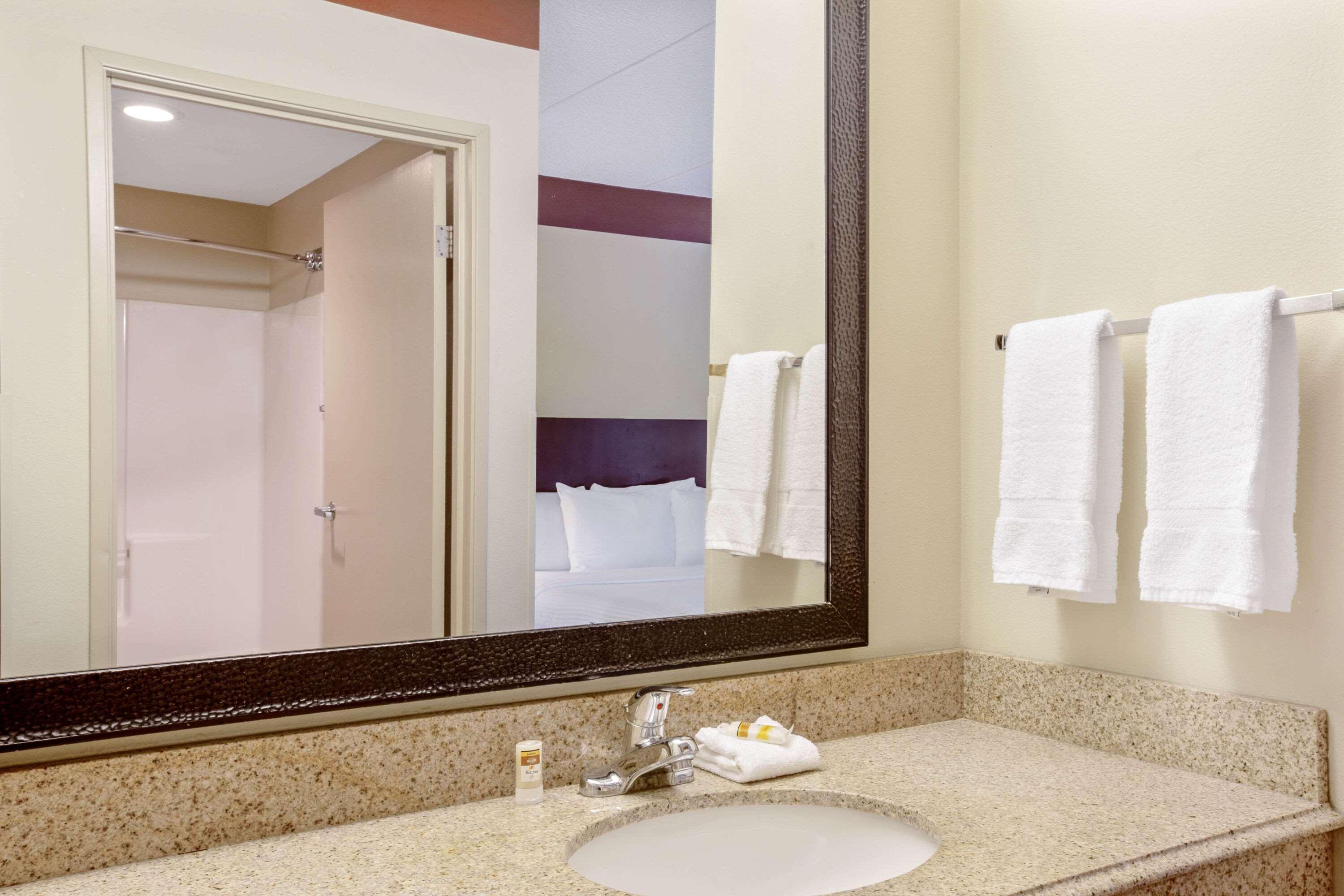 La Quinta By Wyndham Miami Hotel